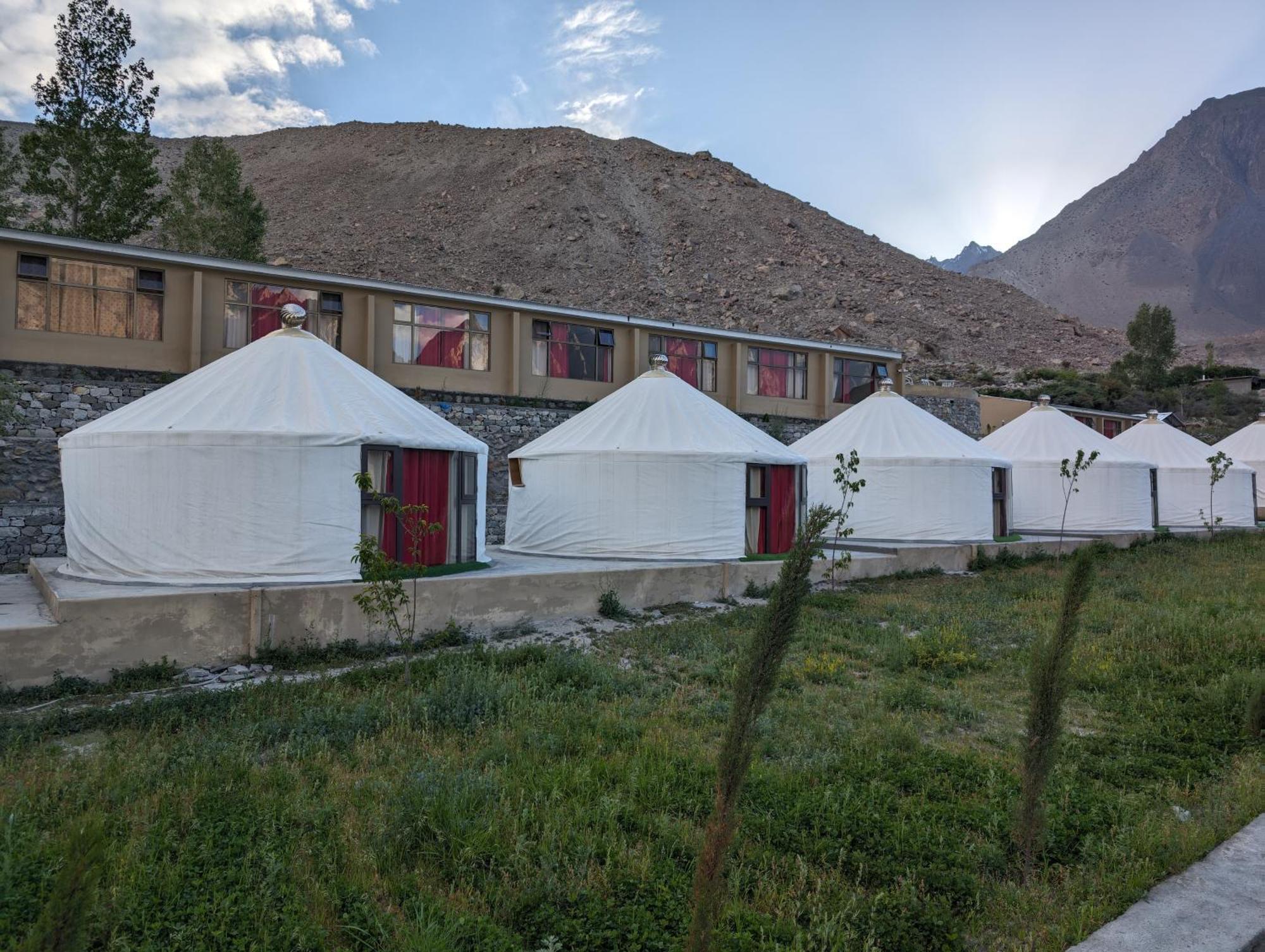 Apex Hotels And Resorts Hussaini Karimabad  Екстер'єр фото