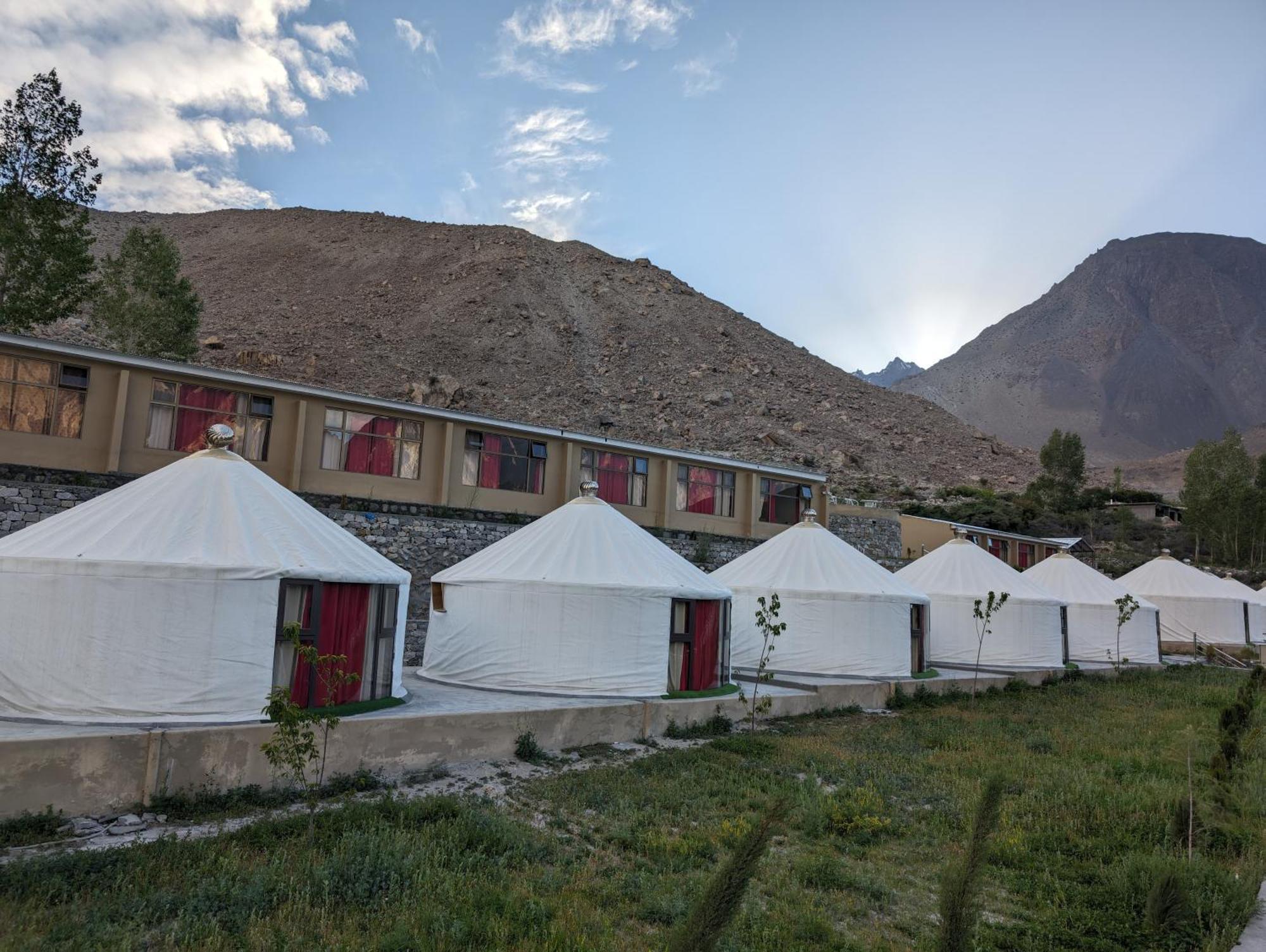 Apex Hotels And Resorts Hussaini Karimabad  Екстер'єр фото