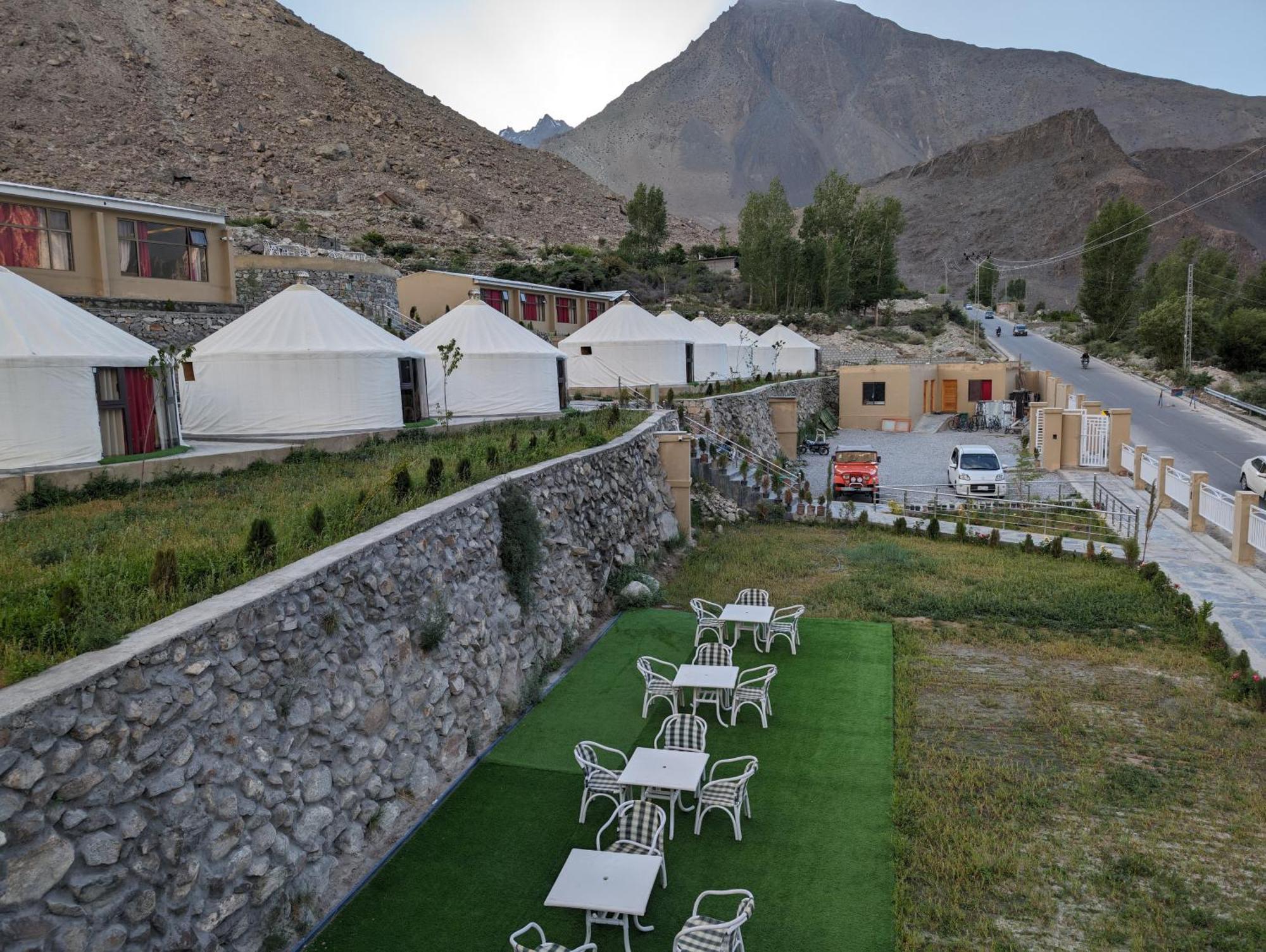 Apex Hotels And Resorts Hussaini Karimabad  Екстер'єр фото