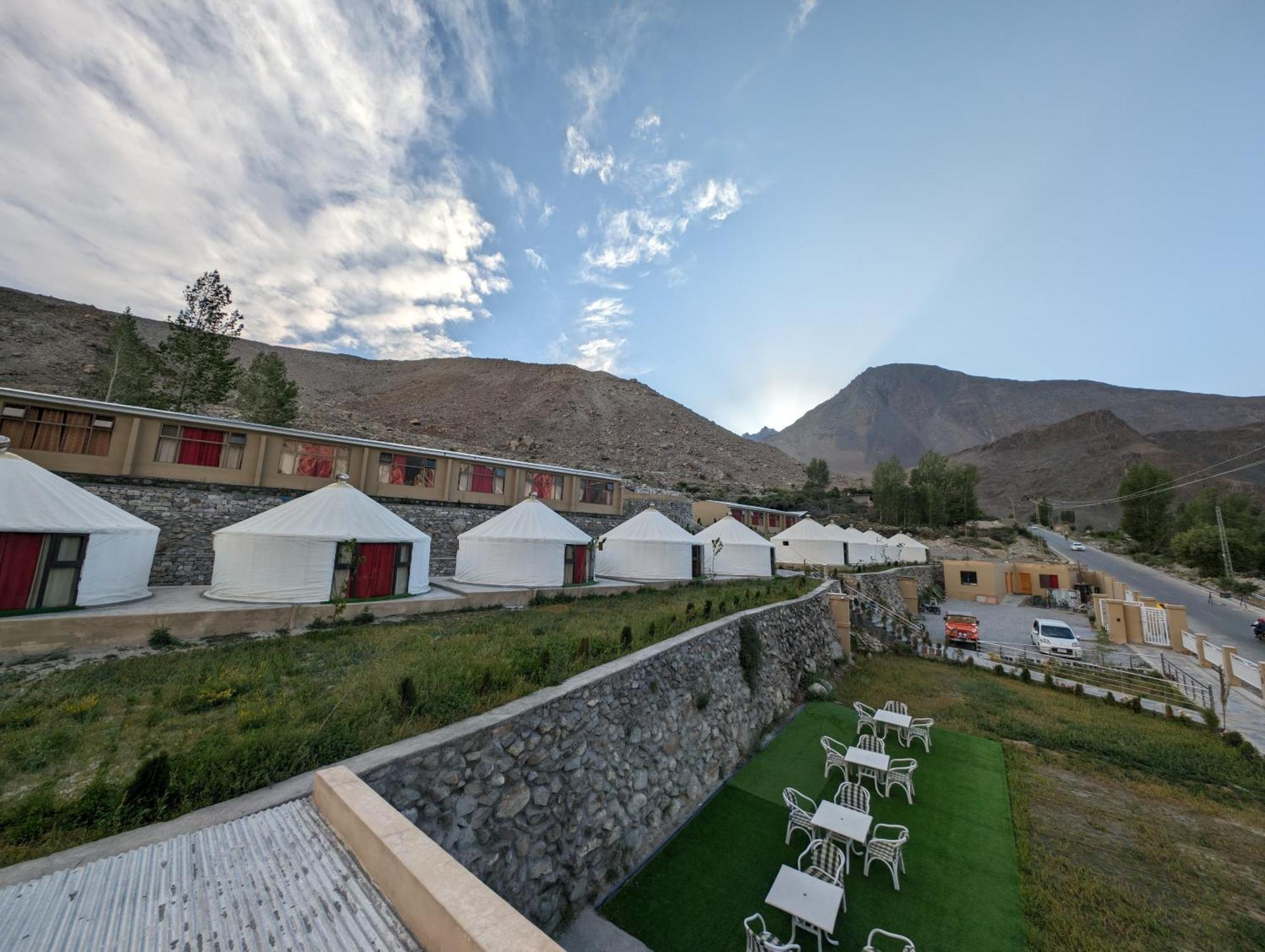 Apex Hotels And Resorts Hussaini Karimabad  Екстер'єр фото