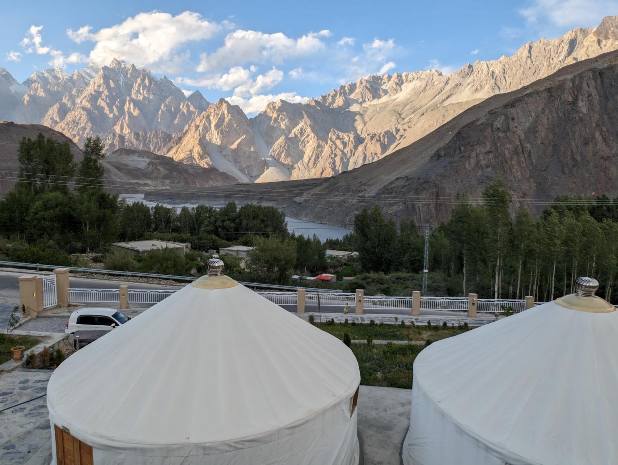 Apex Hotels And Resorts Hussaini Karimabad  Екстер'єр фото