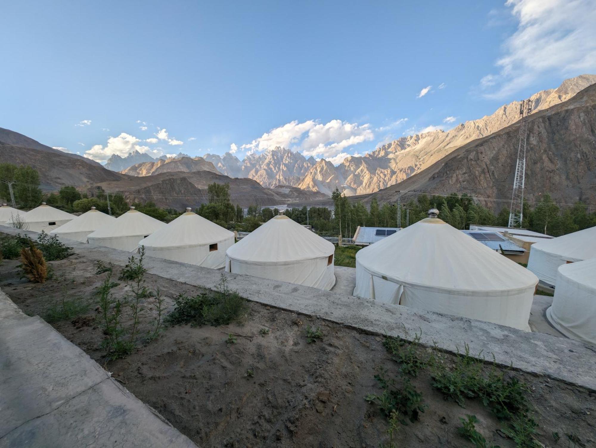 Apex Hotels And Resorts Hussaini Karimabad  Екстер'єр фото